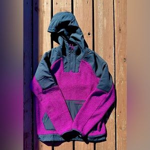 Beautiful Brand-new Under Armour Pullover - S women’s